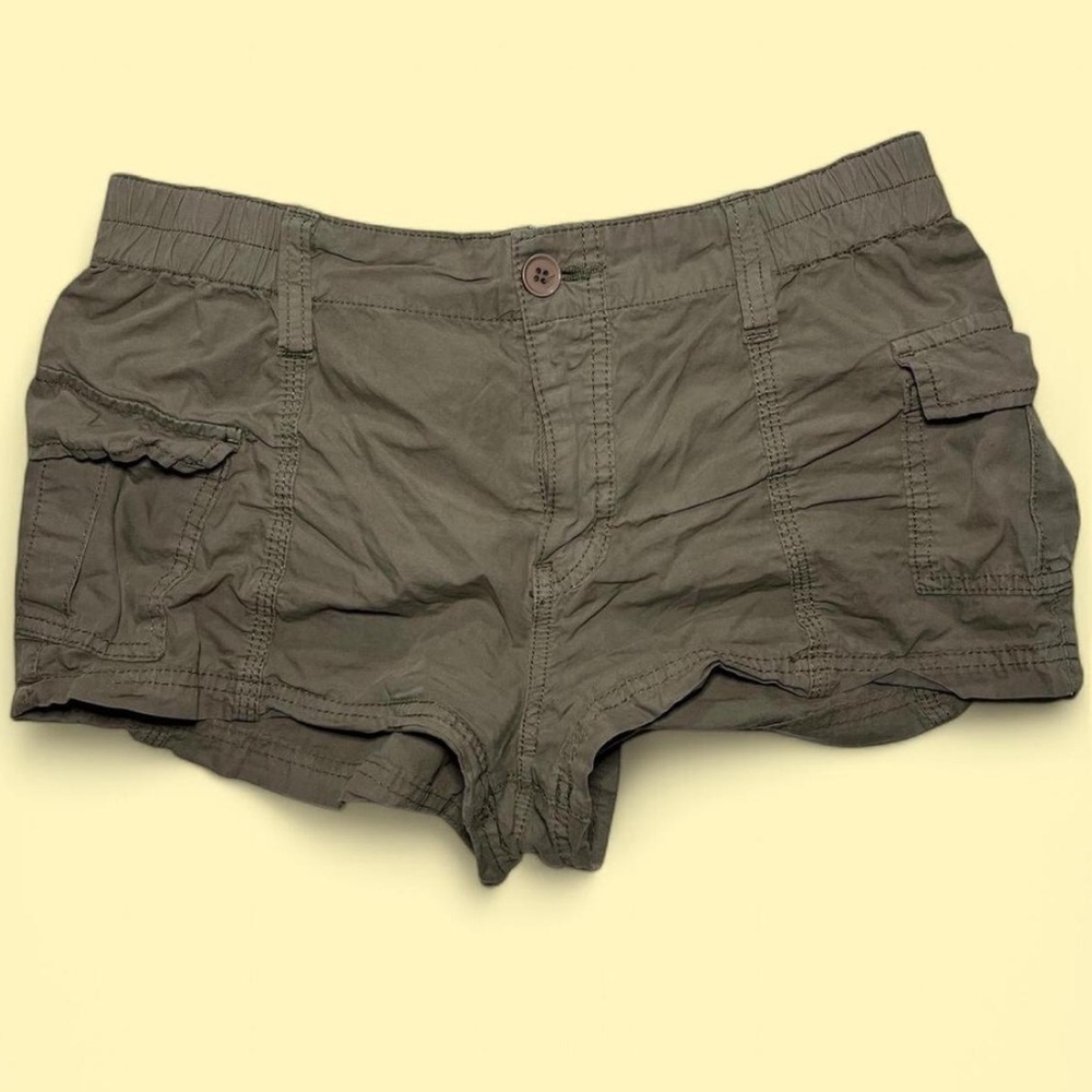 BDG Urban Outfitters small cargo shorts